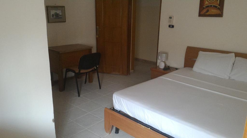 Residence Diane Уагадугу Екстериор снимка