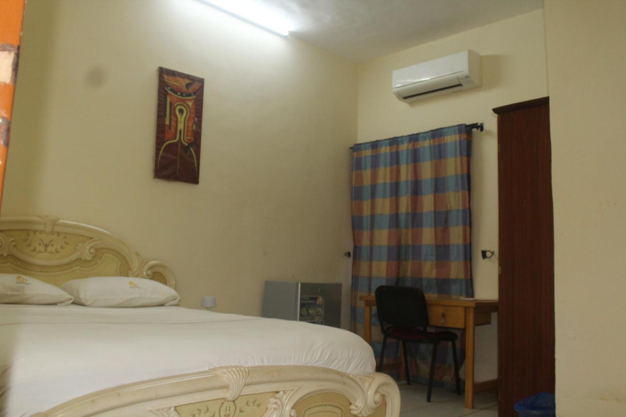 Residence Diane Уагадугу Екстериор снимка