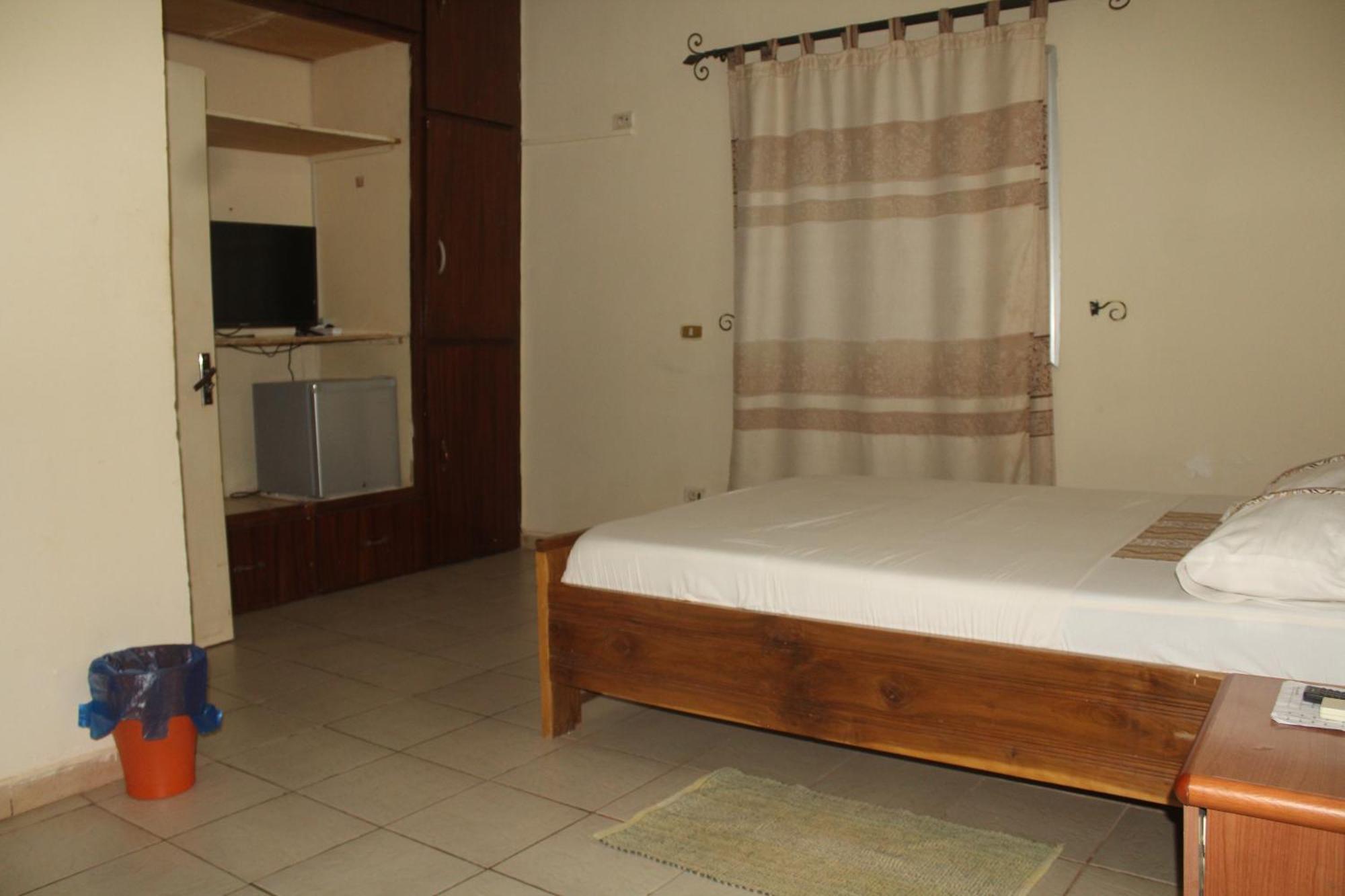 Residence Diane Уагадугу Екстериор снимка