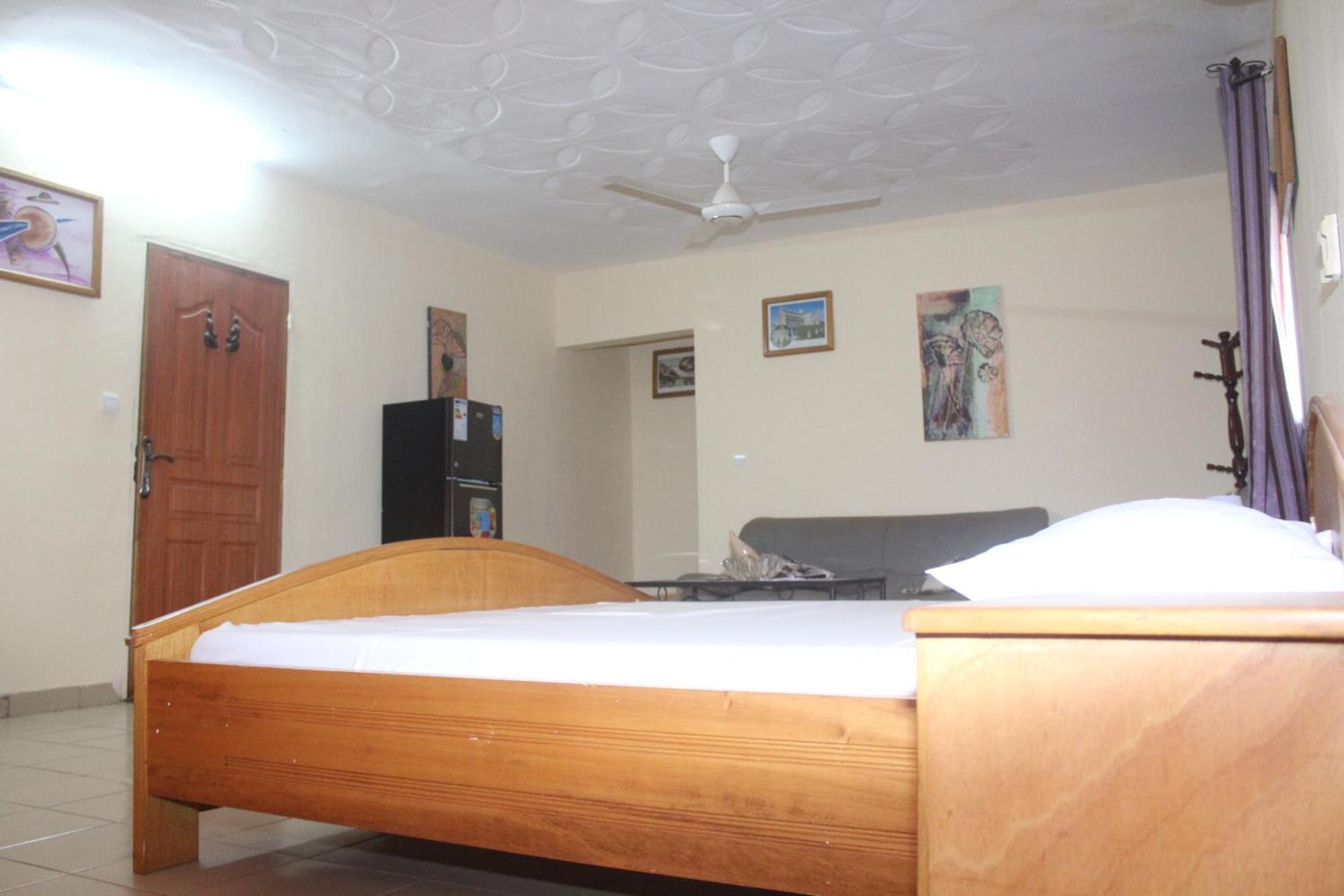 Residence Diane Уагадугу Екстериор снимка